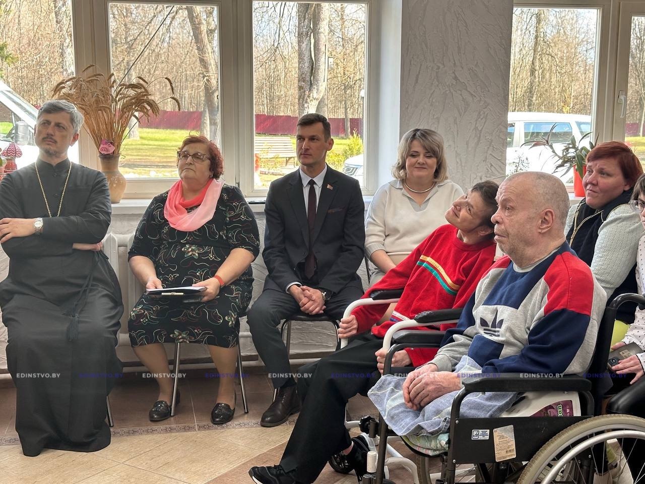 Поделиться теплом: Борисовский район присоединился к акции «Подари радостьближнему»