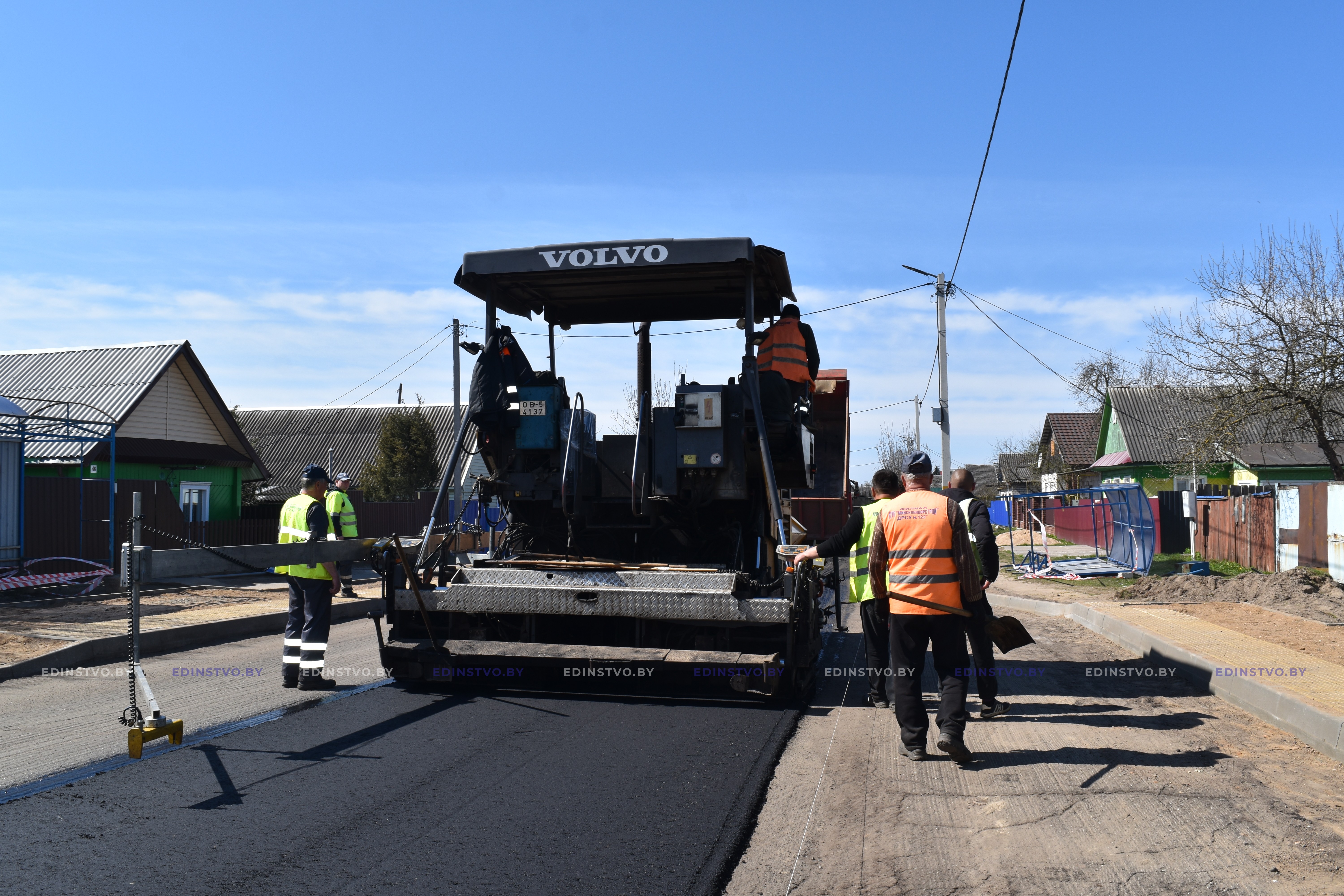 Фоторепортаж: укладка выравнивающего слоя асфальта на ул. Адамовича в Борисове 9 Фоторепортаж: укладка выравнивающего слоя асфальта на ул. Адамовича в Борисове